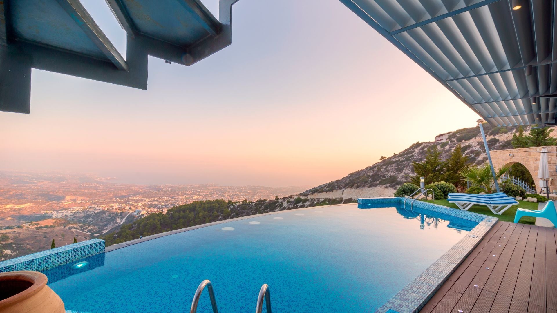 Infinity Pool Science How Infinity Pools in Dallas, TX, Work - Learn More – Square One ...
